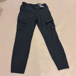 NWT Halara cargo leggings navy blue size 7/8 (M)